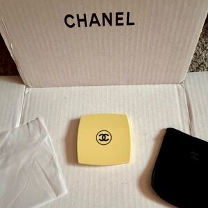 ✨CHANEL Yellow Double Mirror Compact with Black velvet Pouch Brand New✨